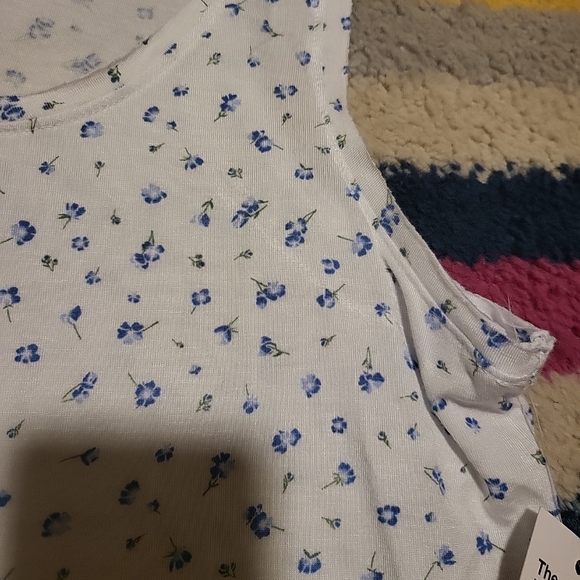 NWT Juniors Medium So The Favorite Scoopneck Tank Top Floral Print Comfy Pretty! - Picture 4 of 7